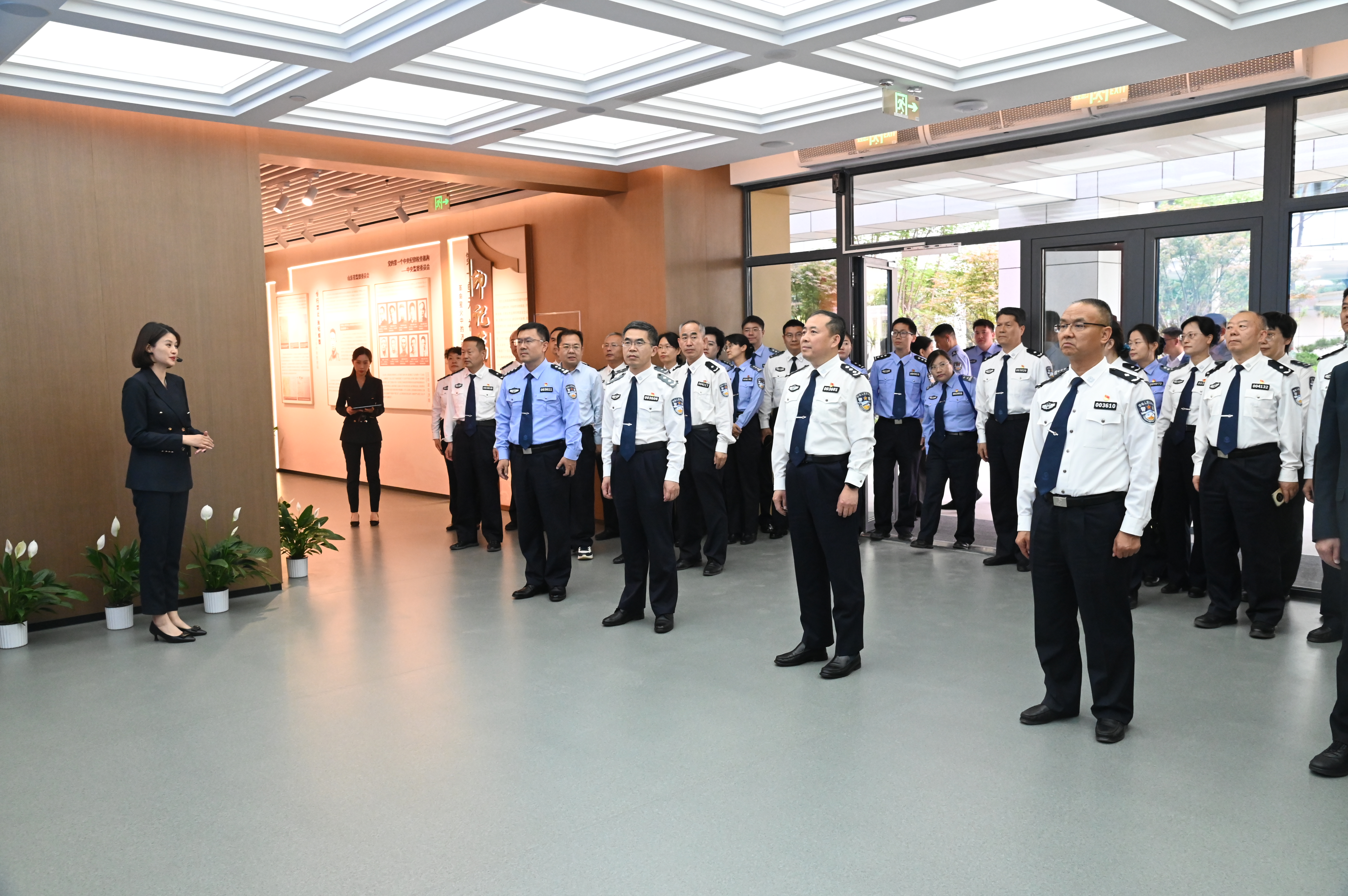 学校组织党员干部到济南市廉政教育中心开展警示教育